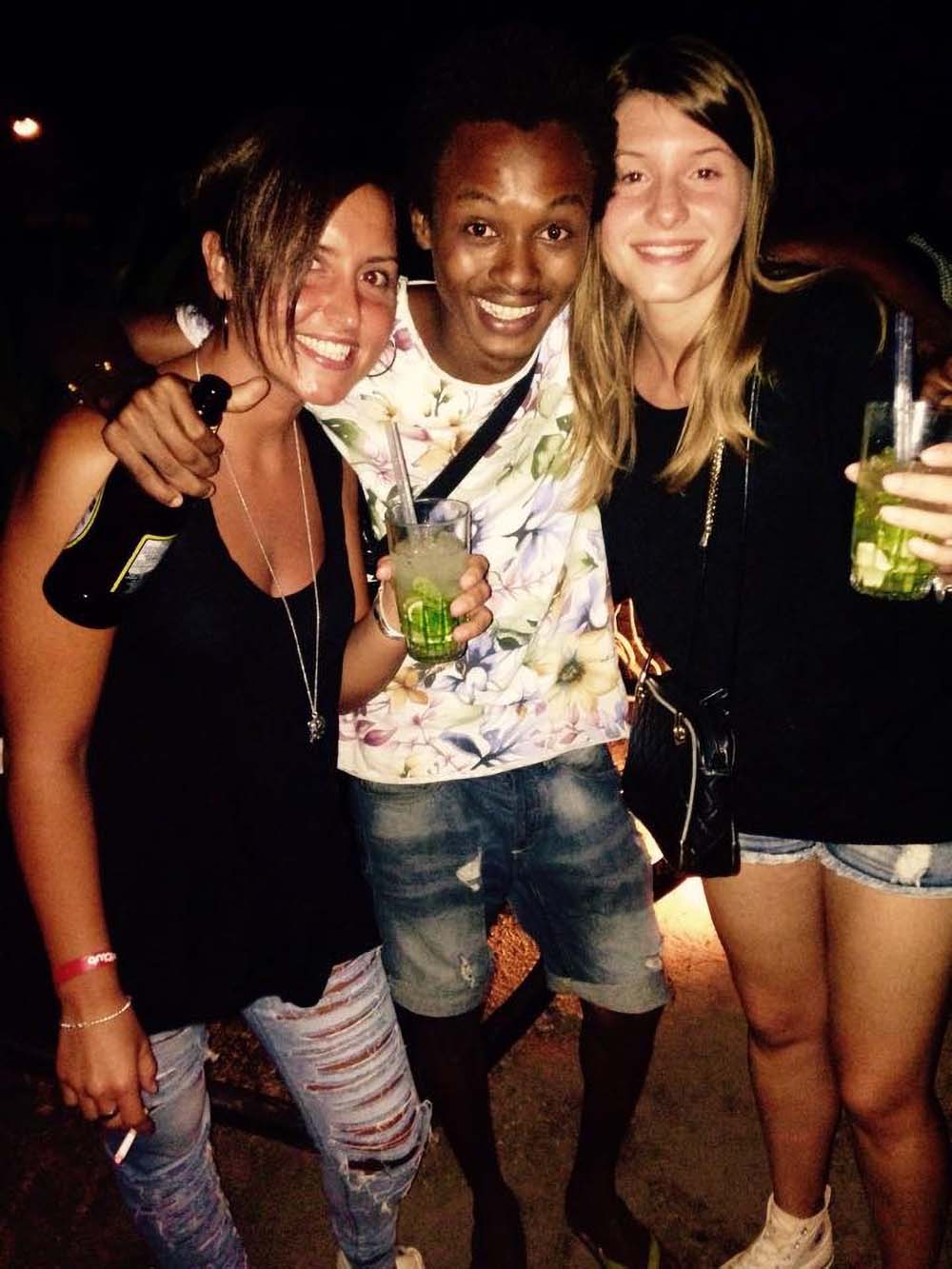 In Kenya non si fanno solo safari... alla sera si balla e ci si diverte!